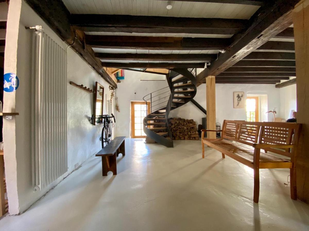 Gite De La Porte Saint Jacques: A Hostel For Pilgrims Eksteriør billede